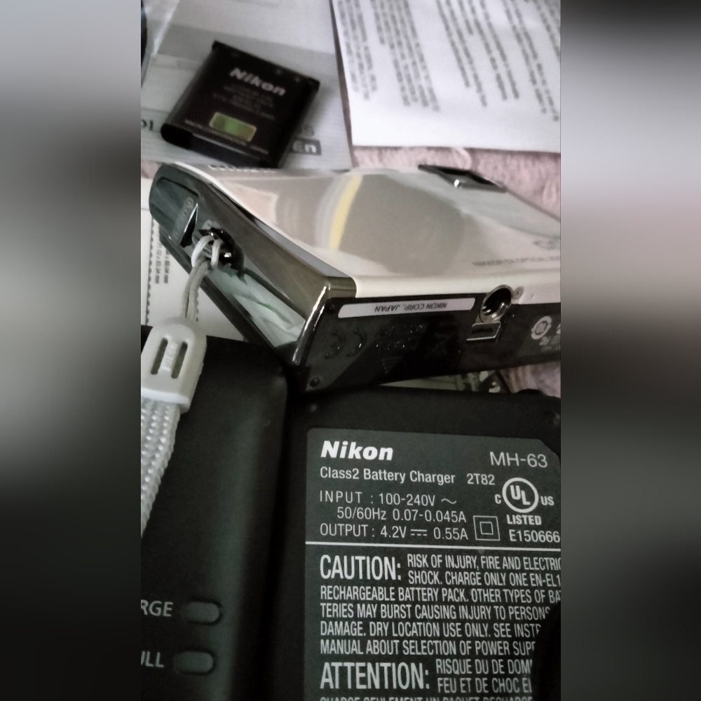 Nikon COOLPIX S60 Silver Digital Camera with Accessories - Picture 3 of 15
